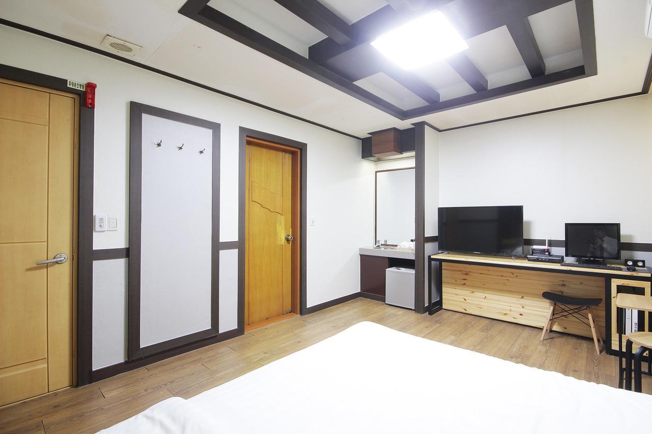 Theme Motel Мокпо Экстерьер фото