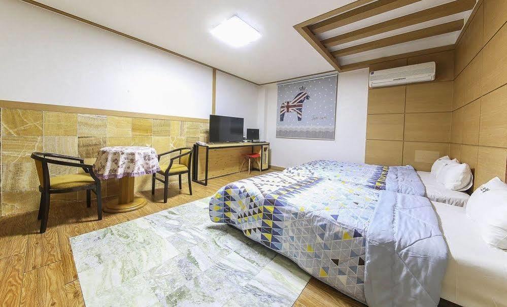 Theme Motel Мокпо Экстерьер фото