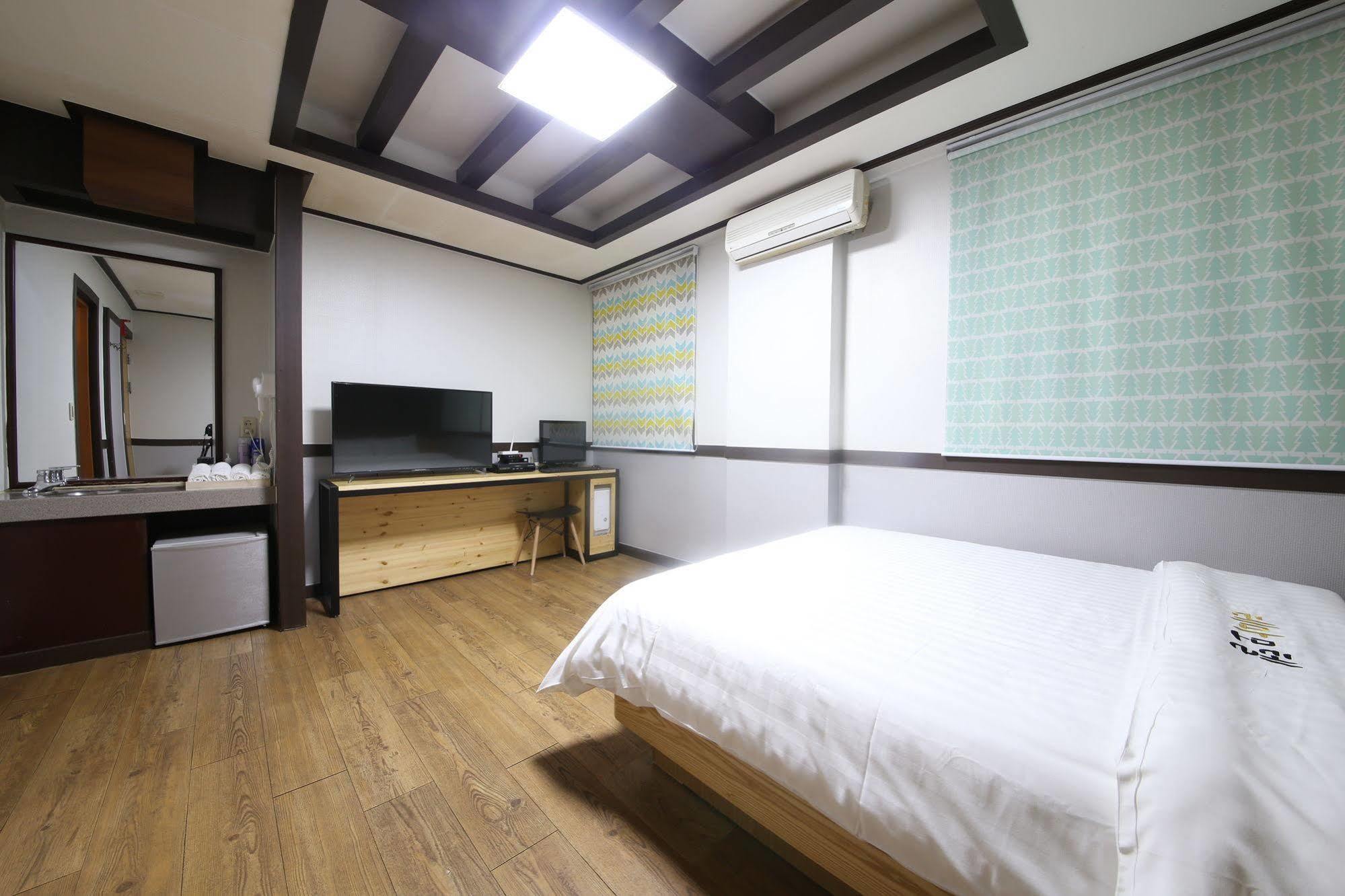 Theme Motel Мокпо Экстерьер фото