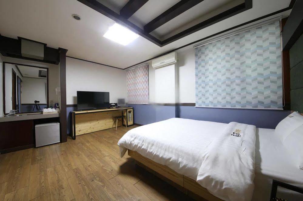 Theme Motel Мокпо Экстерьер фото